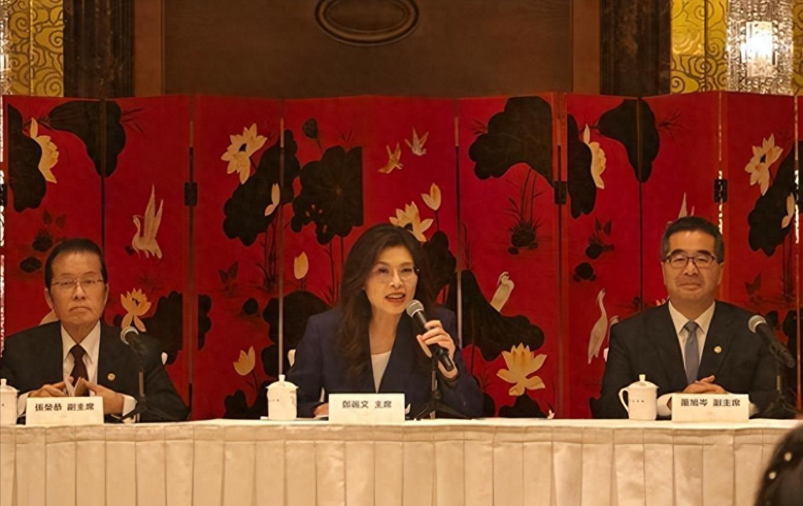 太罕见！蓝营集体为郑丽文撑腰，10位县市长表态，蒋万安瞒不住了